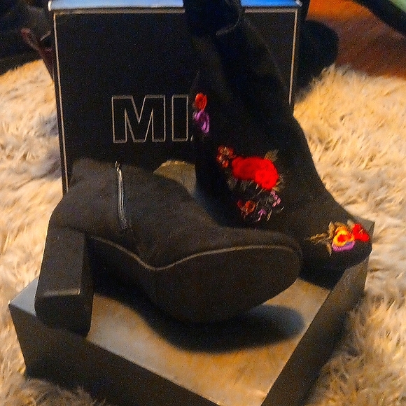 Mia Suede Rose Boots - Picture 1 of 7
